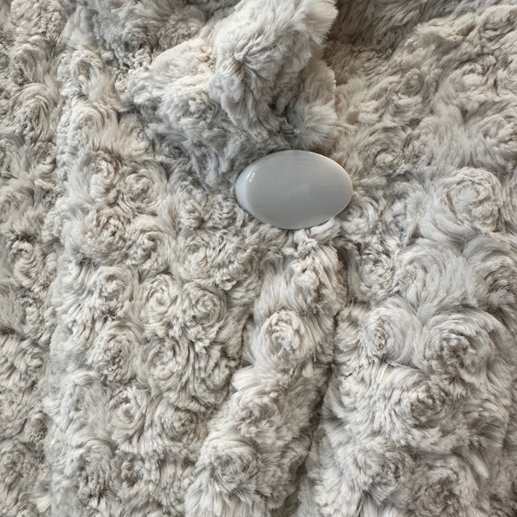 Dennis Basso Faux Fur Cream Swirl Coat Fully Lined Size Small - Picture 4 of 16